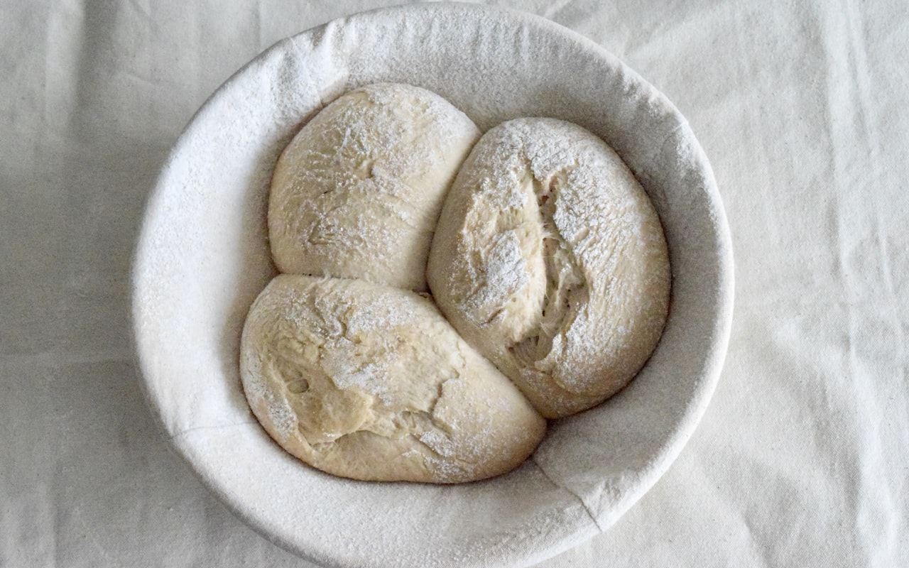 Slow-fermented dough, the same patience as our bread
