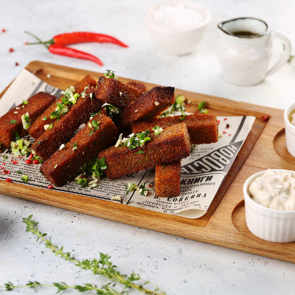 Garlic rye croutons