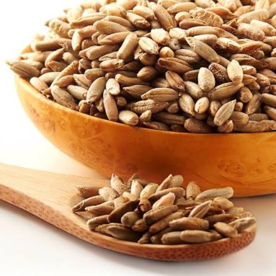 A bowl of whole rye grains